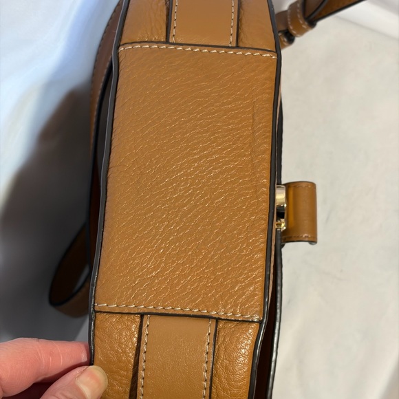 MICHAEL KORS Tan Pebbled Leather Crossbody Bag - Picture 5 of 8